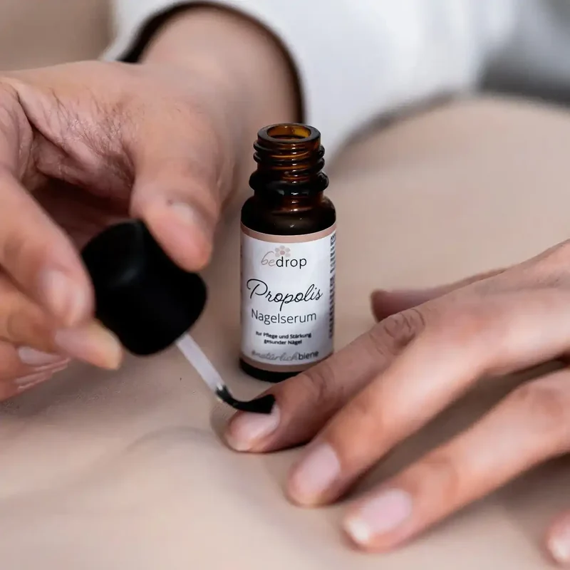 Propolis Nagelserum - Nagelpflege mit hochdosiertem Propolis & 4 ätherischen Ölen - 10ml