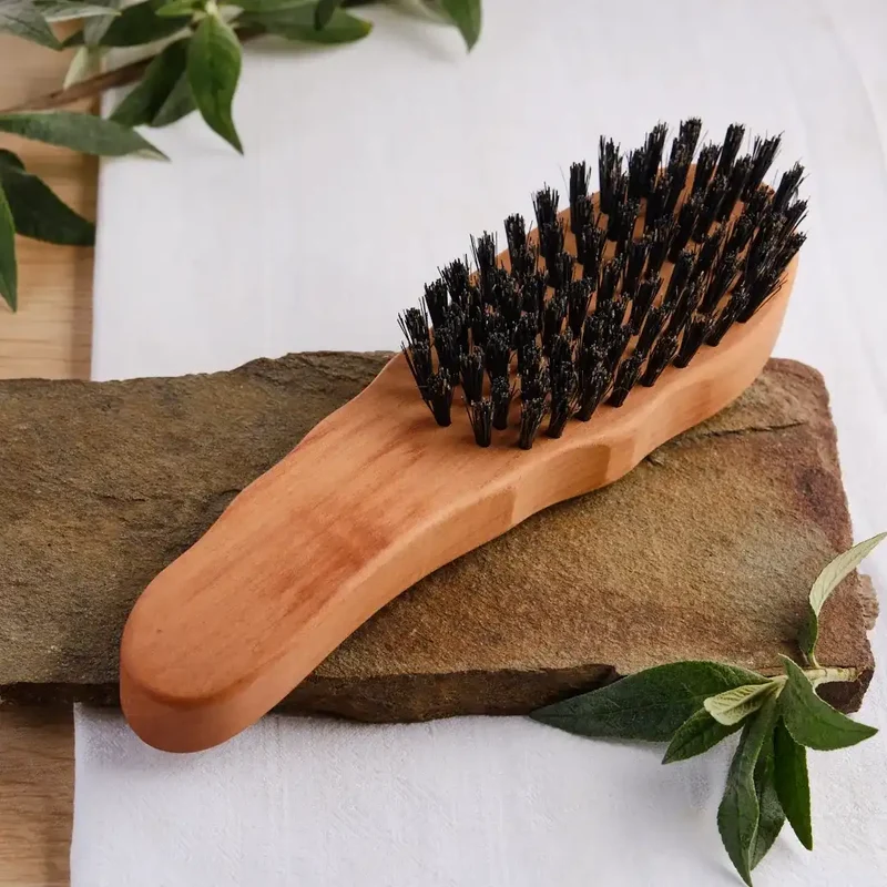Profi-Haarbürste Fingerform "Die Ergonomische" aus Birnbaumholz & Wildschweinborste