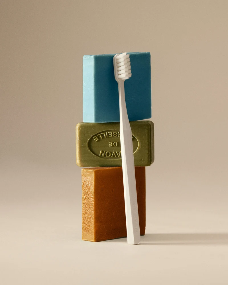 Humble Brush 7K – White